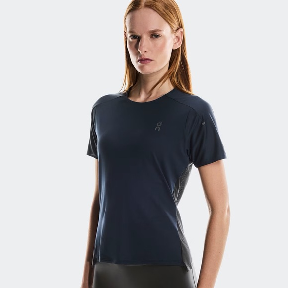 ON Running Women’s Performance-T XL Running Lightweight Shirt Navy/Black - Picture 1 of 6